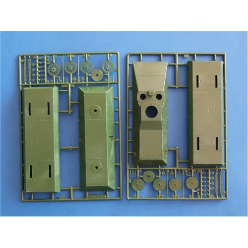 Вагони та поїзди Модель броньованого поїзда Fascism Fighter (базовий варіант) (UMT636) Масштаб: 1:72