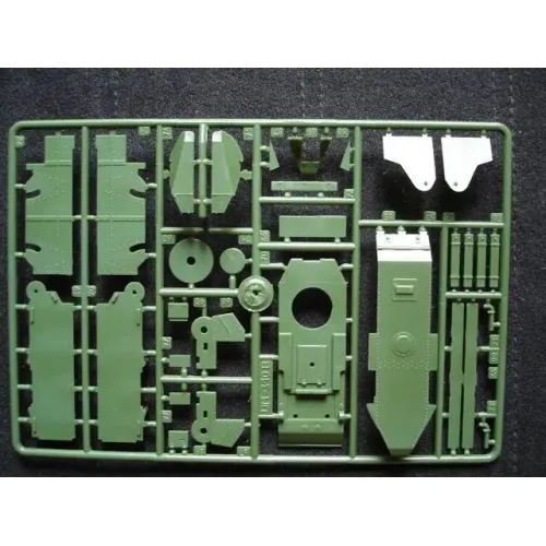 Бронетехніка та артилерія Радянський легкий танк БТ-7 (1937) (UMT311) Масштаб: 1:72