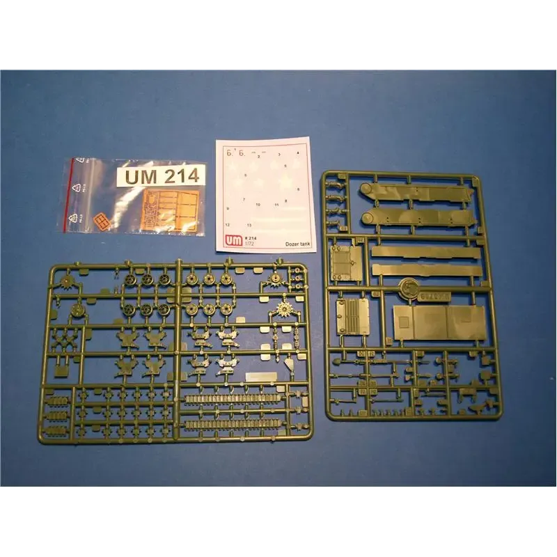 Танк M4A2 с отвалом бульдозера М1 (UM214) Масштаб: 1:72