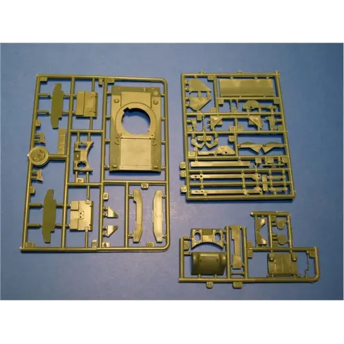 Бронетехника и артиллерия Танк M4A2 с отвалом бульдозера М1 (UM214) Масштаб: 1:72