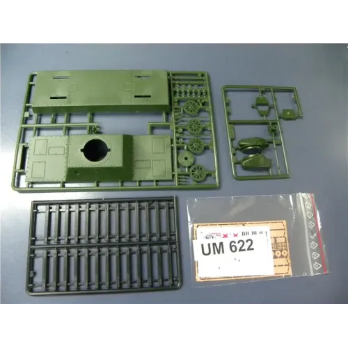 Вагони та поїзди PL-43 броньовагон з Т-34/76 вежею (UMT622) Масштаб: 1:72