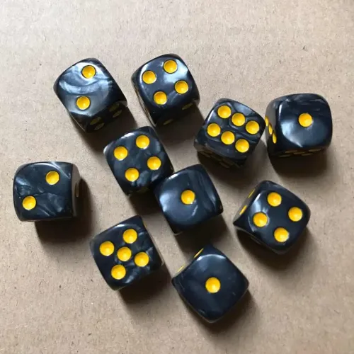 Кубик D6 з точками перламутровий/мармуровий (колір в асортименті)