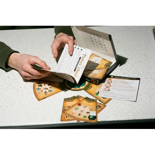 Настільна гра Квест у коробці: Таємна кімната UA