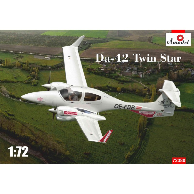 Сборная модель самолета Легкий многоцелевой самолет Da-42 Twin Star 1:72