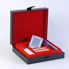 Покерный набор в черном кожаном кейсе 100 фишек, без номинала, 4гр. (арт SG3040)