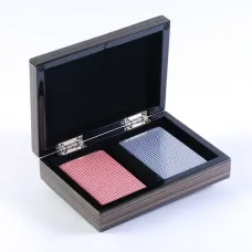 Карты пластиковые в деревянной коробке