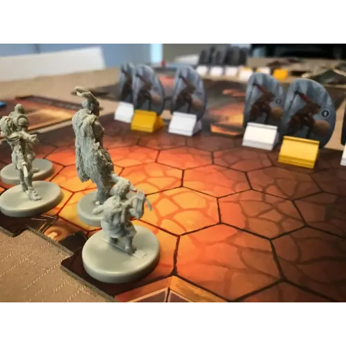 Gloomhaven (Глумхевен, Похмура Гавань)
