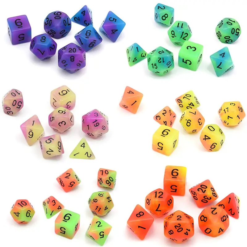 Набор светящихся в темноте кубиков Double Color RPG 7 шт (цвет в ассортименте)