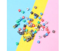 Кубик D6 з точками (колір в асортименті)