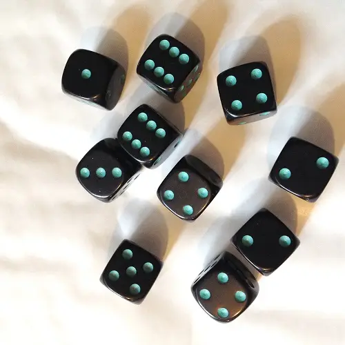 Кубик D6 з точками black (колір в асортименті)