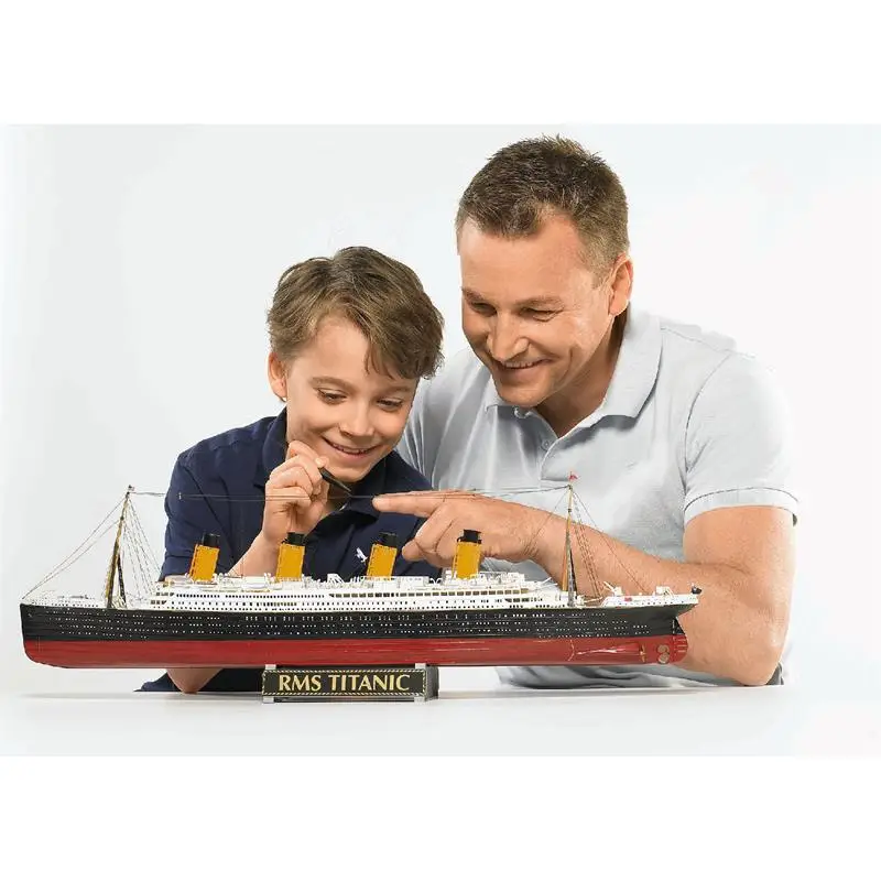 Збірна модель Збірна модель-копія Revell набір Лайнер Титанік. До 100-річчя споруди. рівень 5 масштаб 1:400