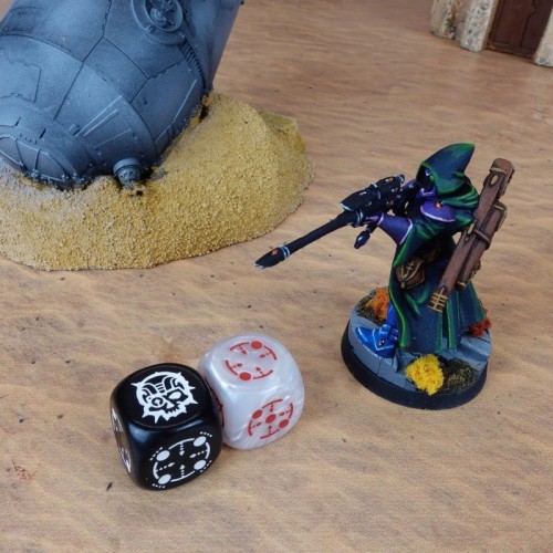 Набор кубиков Crosshairs Compact D6: Black & Pearl Dice Set