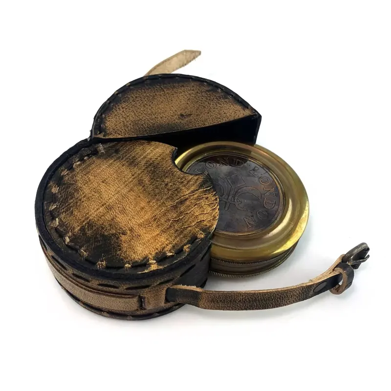 Компас безжидкостный бронзовый в кожаном футляре " Dollond London" Compass Dolland Antic 8,7 х3,5см (DN34903)