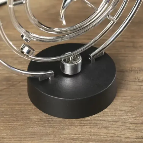 Приниматели решений и антистрессы Маятник магнитный кинетический антистресс "Дельфин" инерционный (25х22х10 см) 4 батарейки АА пластик, хром (DN32767N)