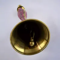 Дзвіночок бронзовий із ручкою Н-21,5 см "Пташки на рожевому фоні" гравіювання (DN35951B)