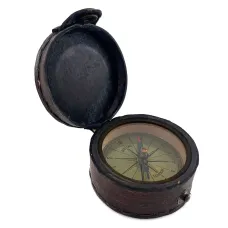 Компас безрідинний брогнзовий в шкіряному футлярі "Dollond London" античний d-7 см h-3см (DN32256)