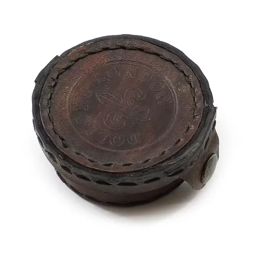 Компасы, лупы Компас безжидкостный брогнзовый в кожаном футляре "Dollond London" античный d-7 см h-3см (DN32256)