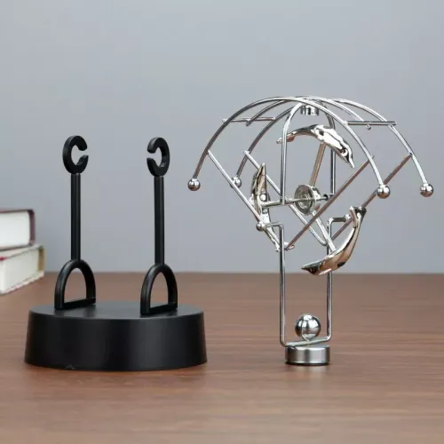 Приниматели решений и антистрессы Маятник антистресс магнитный кинетический "Дельфины" инерционный, (4 батареи АА в комплект не входят), (20х15,5х11 см) пластик, хром (DN26128N)