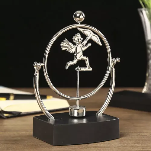 Приниматели решений и антистрессы Маятник антистрес магнітний кінетичний "Купідон" інерційний (2 батареї АА в комплект не входять) пластик, хром (18х14х9 см) (DN26806)