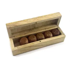 Набор игрушечные кости 21Х21Х21 мм 5 штук розовое дерево, латунные точки в деревянном футляре 13,7х4х4 см (DN34839)