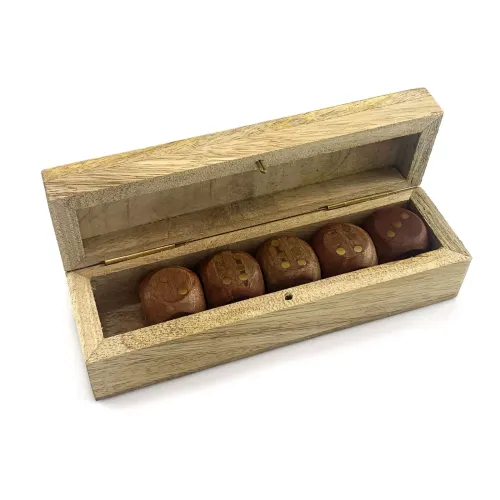 Кубики (дайсы) Набор игрушечные кости 21Х21Х21 мм 5 штук розовое дерево, латунные точки в деревянном футляре 13,7х4х4 см (DN34839)