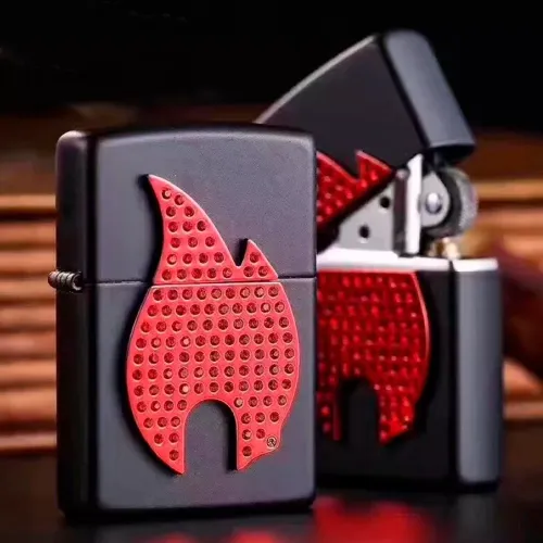 Бензиновые зажигалки Зажигалка бензиновая ZIPPO Blind Flame, красные кристаллы, бархатная подарочная коробка (29106)