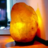 Соляная лампа из гималайской соли 