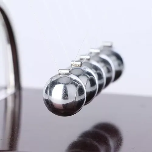 Приниматели решений и антистрессы Маятник Шары Ньютона мини антистресс инерционные, пластик, металл (9х9х7,5 см) коричневые (DN29789)