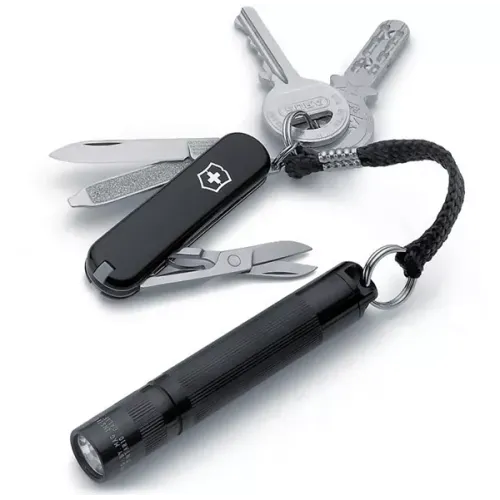 Ножі та мультитули Victorinox Подарунковий набір ніж Victorinox і ліхтар Maglite Чорний (4.4014)