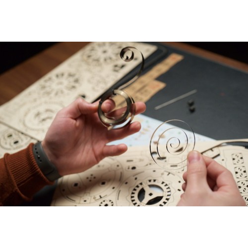 Ukrainian Gears Астроном. Настільний годинник із турбійоном