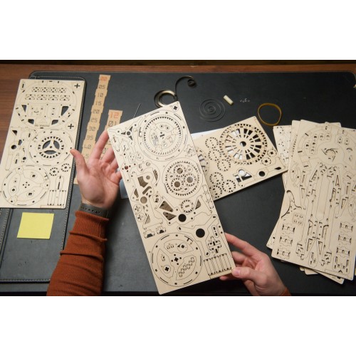 Ukrainian Gears Астроном. Настільний годинник із турбійоном