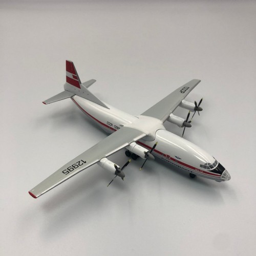 Колекційні моделі Военно-транспортный самолет Ан-12 Аэрофлот , красная ливрея