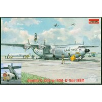 Грузовой самолет Douglas C-133A баллистической ракетой ВВС США PGM-17 Thor