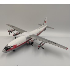 Среднемагистральный пассажирский самолет Ан-10 Аэрофлот, красная ливрея