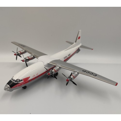 Колекційні моделі Среднемагистральный пассажирский самолет Ан-10 Аэрофлот, красная ливрея