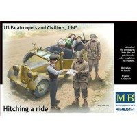 Американские десантники и гражданские лица, 1945