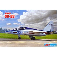 Учебно-тренировочный самолет Sukhoi Su-28
