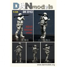 Украинский солдат с гранатометом (Война в Украине 2023)