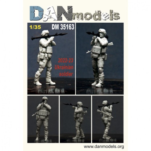 Фігури та мініатюри Украинский солдат с гранатометом (Война в Украине 2023)