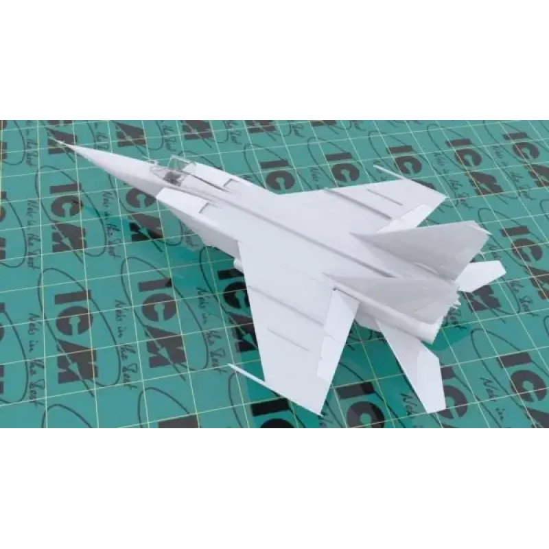 Сборная модель самолета Сборная модель 1:48 Советского самолета-разведчика МиГ-25 ICM48904 1:48
