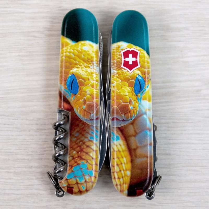 Швейцарский складной нож 91мм Victorinox MOUNTAINEER ANIMAL 1.3743.7.F1050pw