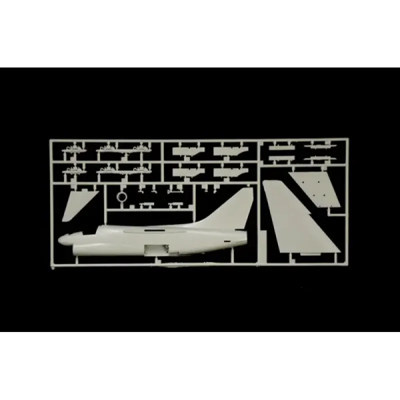 Сборная модель самолета Cборная модель 1:72 Самолет A-7E Корсар II Италери 1411 1:72