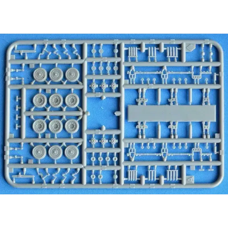 Збірна модель Британський колісний бронетранспортер FV-603B Saracen Mk.II 1:72