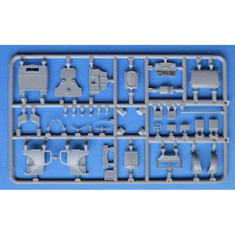 Збірна модель Збірна модель 1:72 Паливозаправник COE (Cab Over Engine) м.1939 ACE 72592