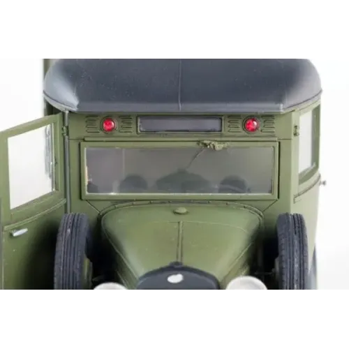 Збірна модель 1:35 Автомобіль ГАЗ-05-194 Швидка допомога MiniArt 35164