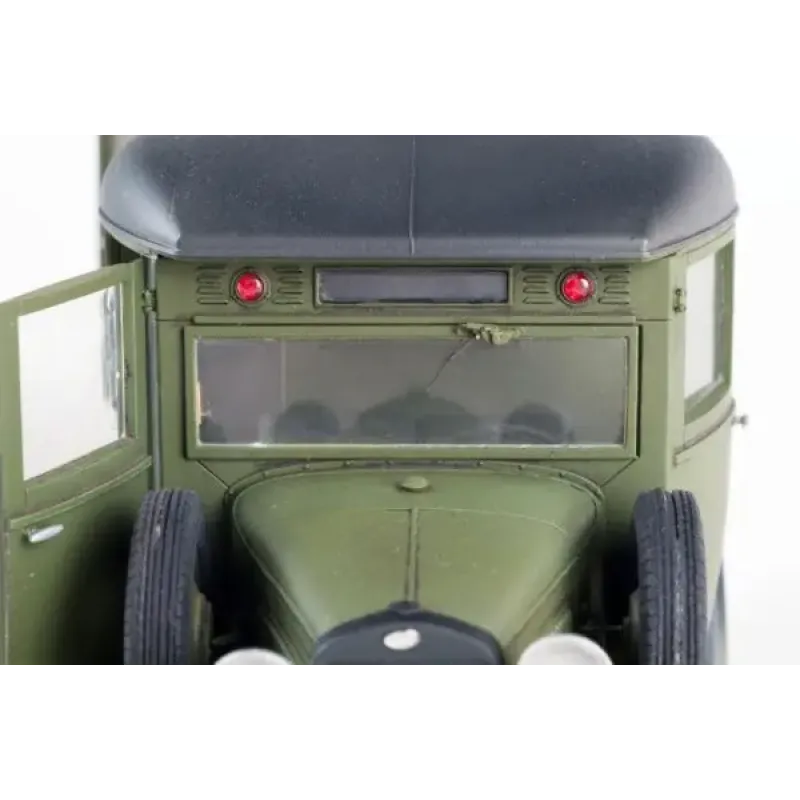 Санитарный автобус ГАЗ-05-194 1:35