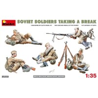 Збірна модель 1:35 Фігури радянські солдати на відпочинку Miniart 35233