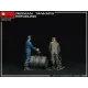 Збірна модель 1:35 Фігури Німецький танковий екіпаж, що заправляє паливо MiniArt 35348