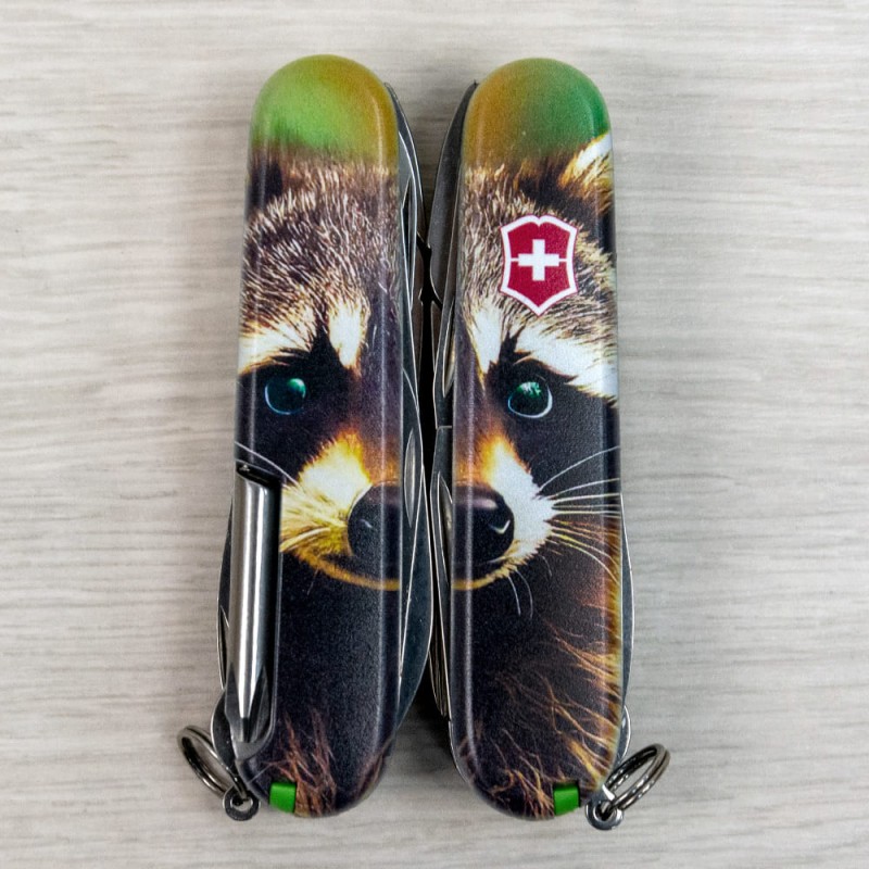 Складаний ніж Victorinox DELUXE TINKER ANIMAL Єнот 1.4723.3.F1120pw
