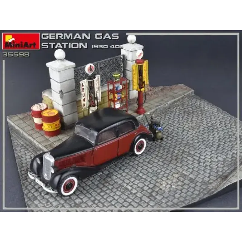 Сборная модель 1:35 Набор немецкая автомобильная заправочная станция 1930-40г. Миниарт 35598